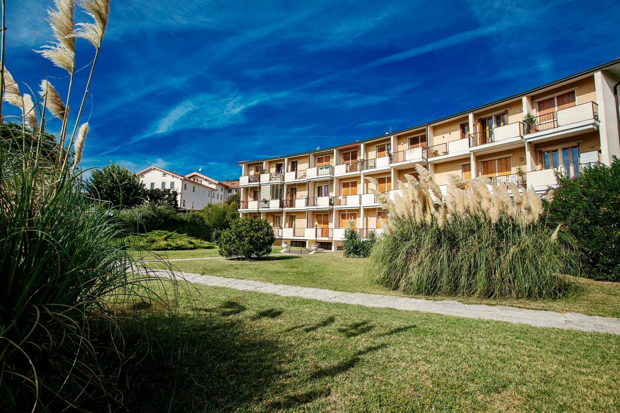 טוסקולנו מדרנו Spiaggia Azzurro -Lakeside With Terrace - Happy Rentals מראה חיצוני תמונה